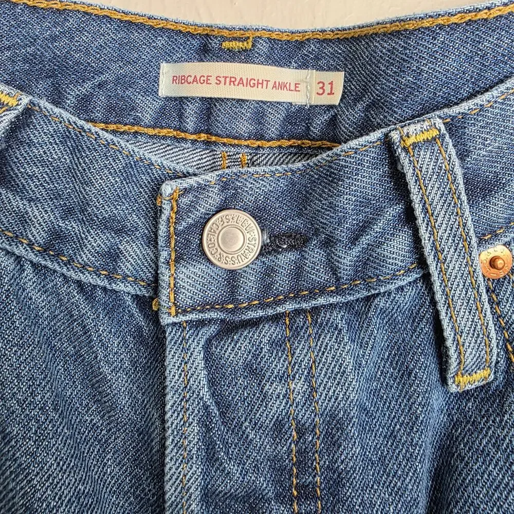 Levis levi ribcage